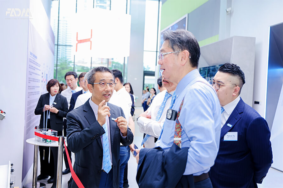 A Visit to Hhub and the New Industrial Exhibition Hall (1)