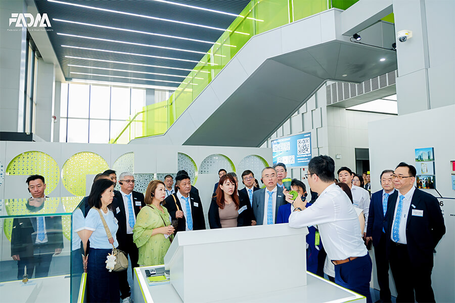 Delegates from member associations visited Hongrita’s showroom, fully automatic flexible mould production line, lights-out injection moulding workshops, GMP workshop and LSR injection moulding Work (