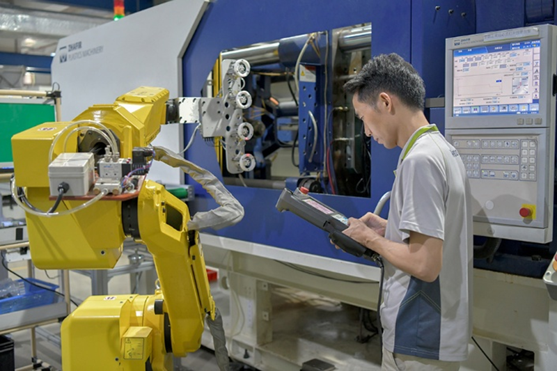 Why Medical Device Applications Require a High-Performance LSR Molding Factory (3)